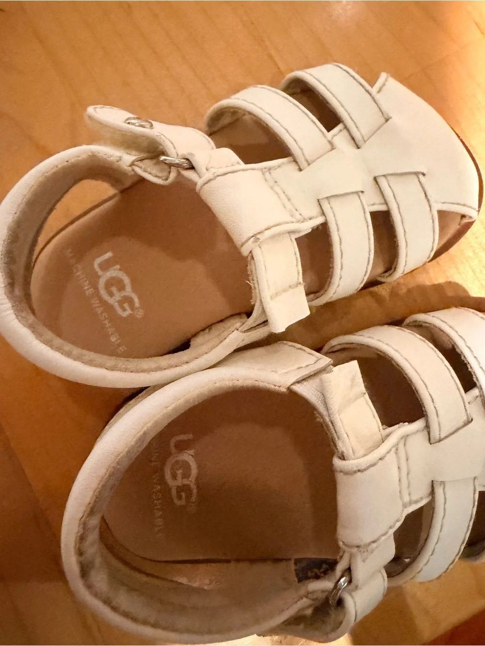 UGG easy slip